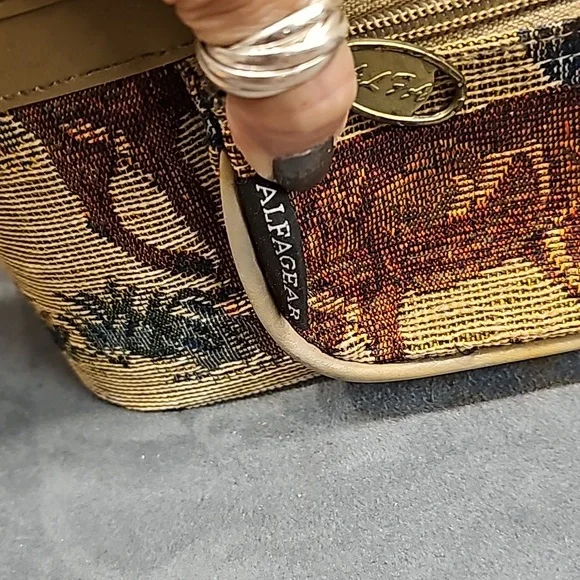 Vintage Makeup Train Equestrian Horses Travel - Picture 9 of 12